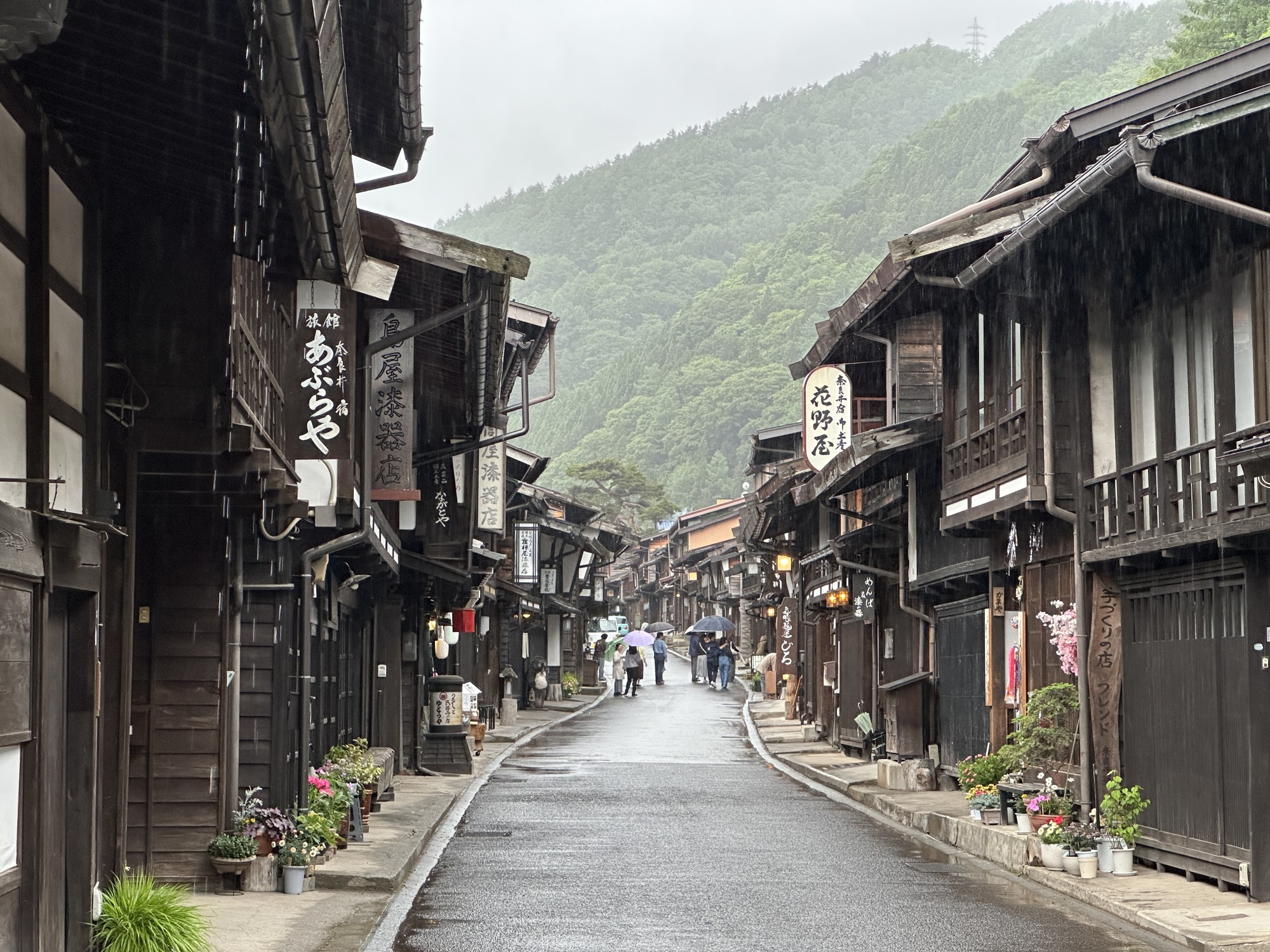 12_Onsen_Gastronomy__Kiso_in_Nagano_Narai_post_town_in_the_rain.jpg