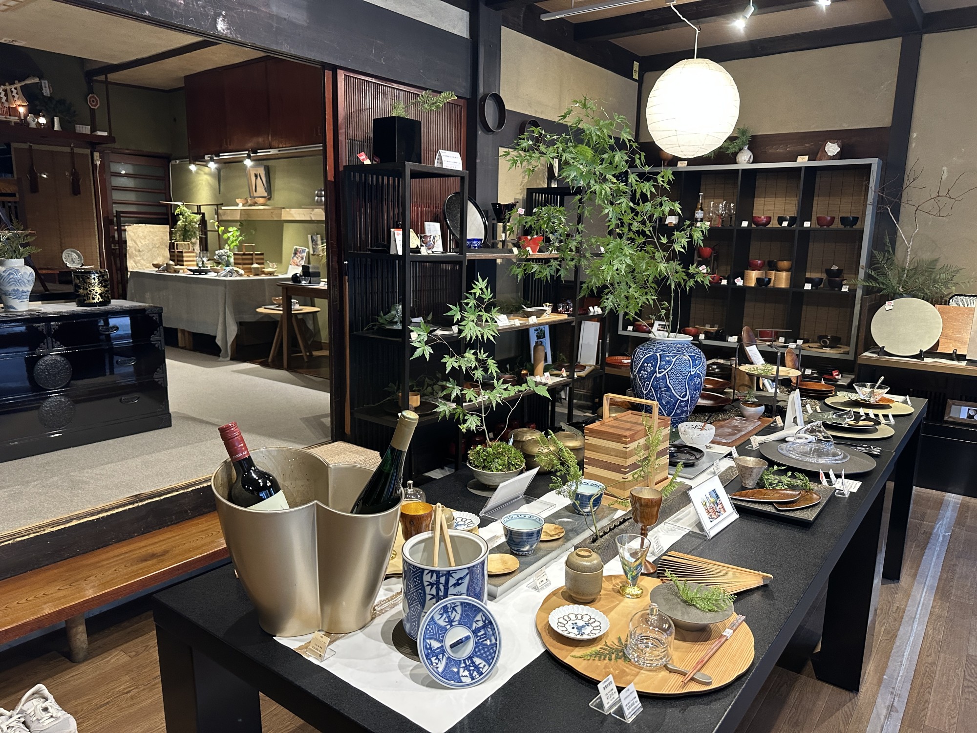 13_Onsen_Gastronomy_Kiso_in_Nagano_Kiso_Hirasawa_lacquerware_storefront.jpg